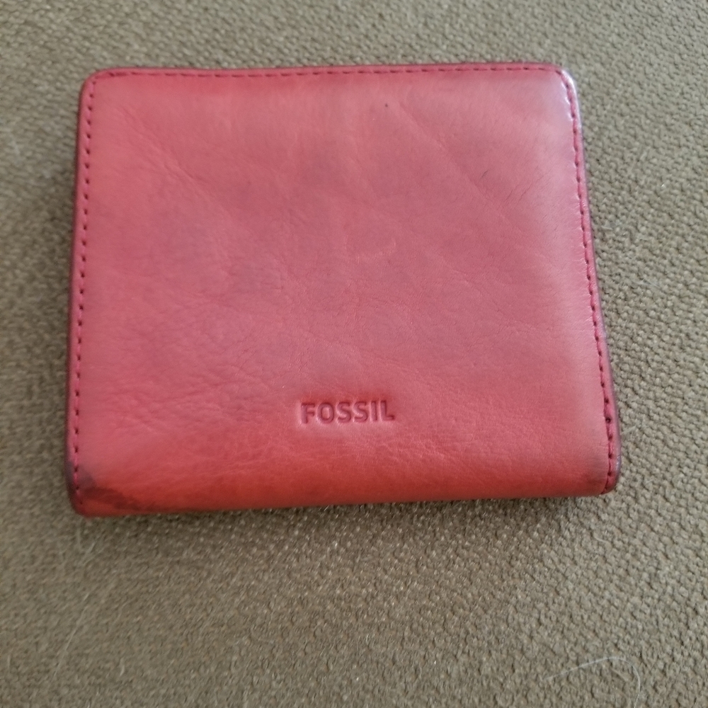 🧡 B2G1 GUC all leather red Fossil wallet